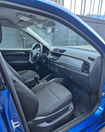 Skoda Fabia cena 16900 przebieg: 300000, rok produkcji 2015 z Lublin małe 16